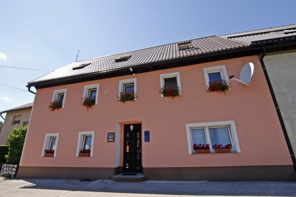 Apartment House Lalita Fužine Eksteriør bilde