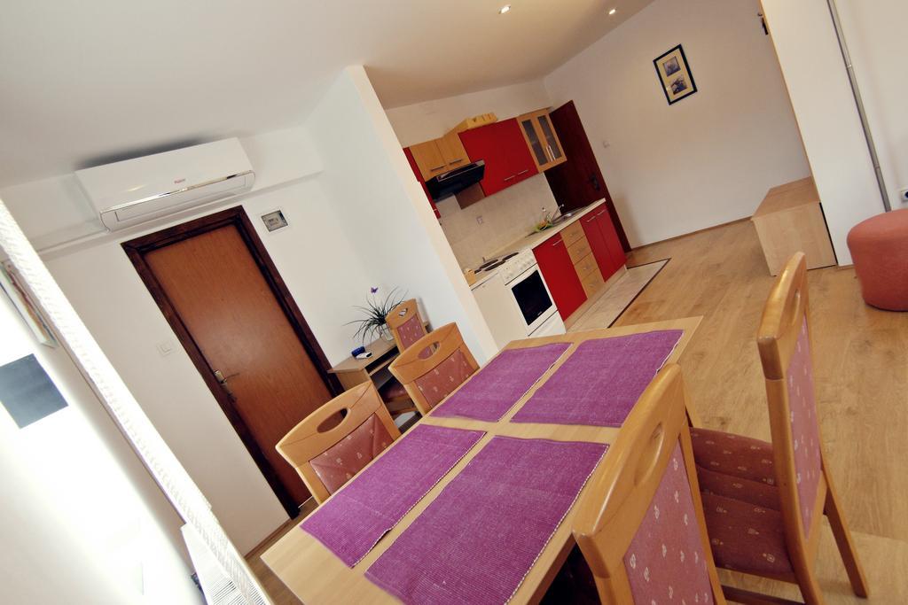 Apartment House Lalita Fužine Eksteriør bilde
